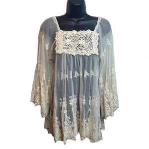 GORGEOUS crochet/lace tunic with bell sleeves.